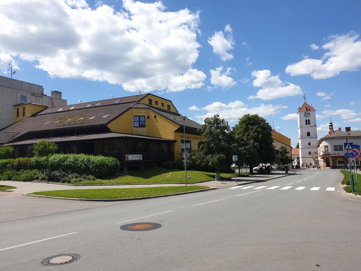 Hotel Strážnice Bagian luar foto