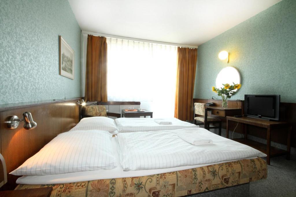 Hotel Strážnice Bagian luar foto