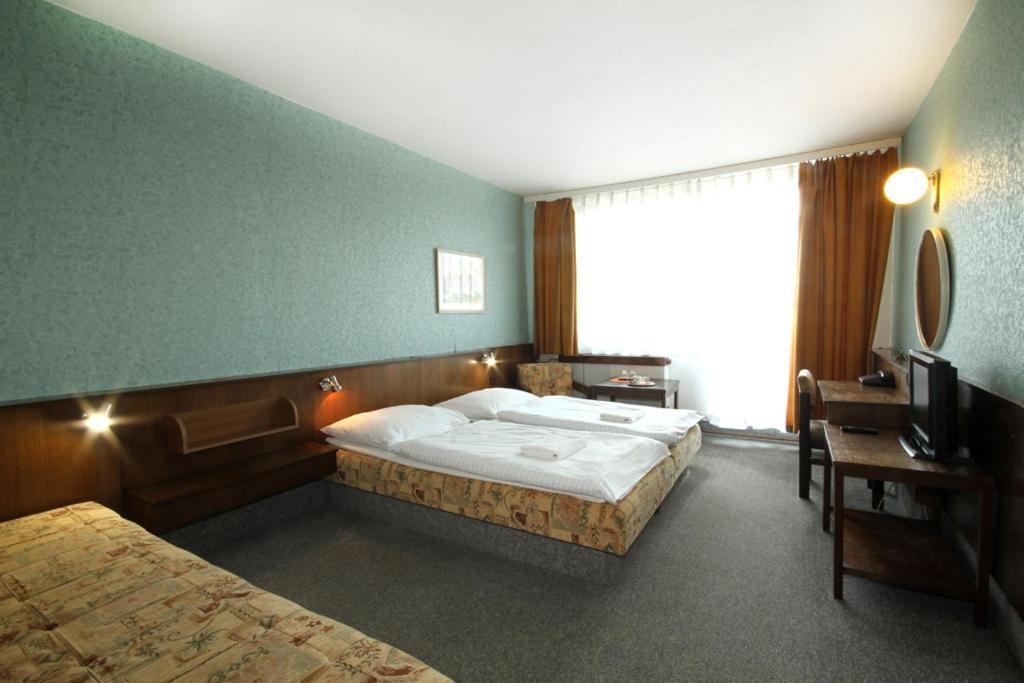 Hotel Strážnice Bagian luar foto