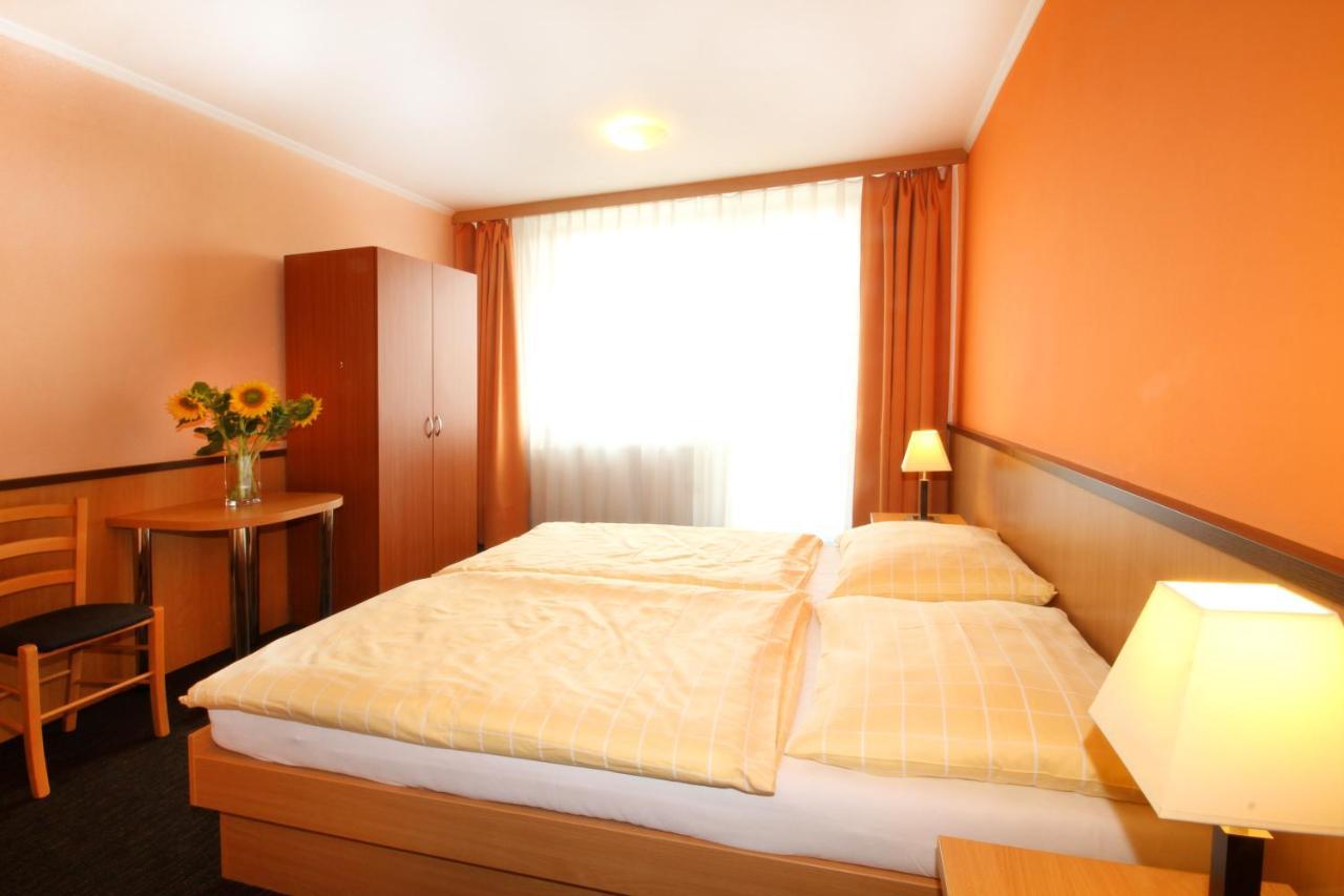 Hotel Strážnice Bagian luar foto