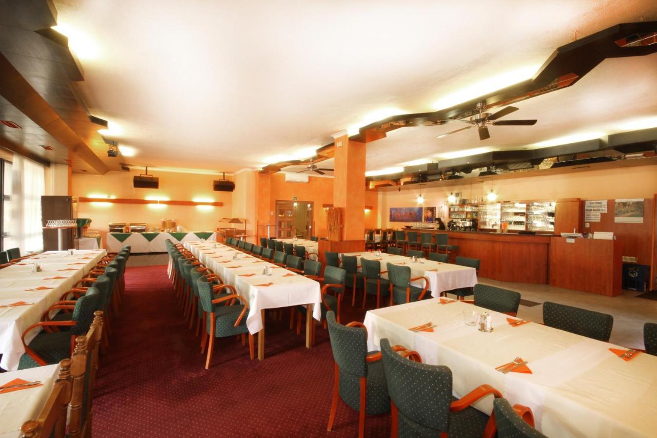 Hotel Strážnice Bagian luar foto