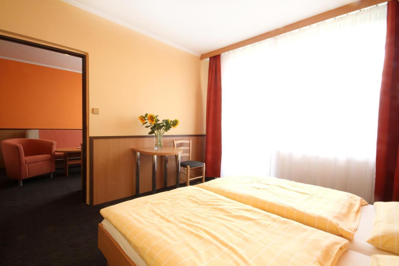 Hotel Strážnice Bagian luar foto