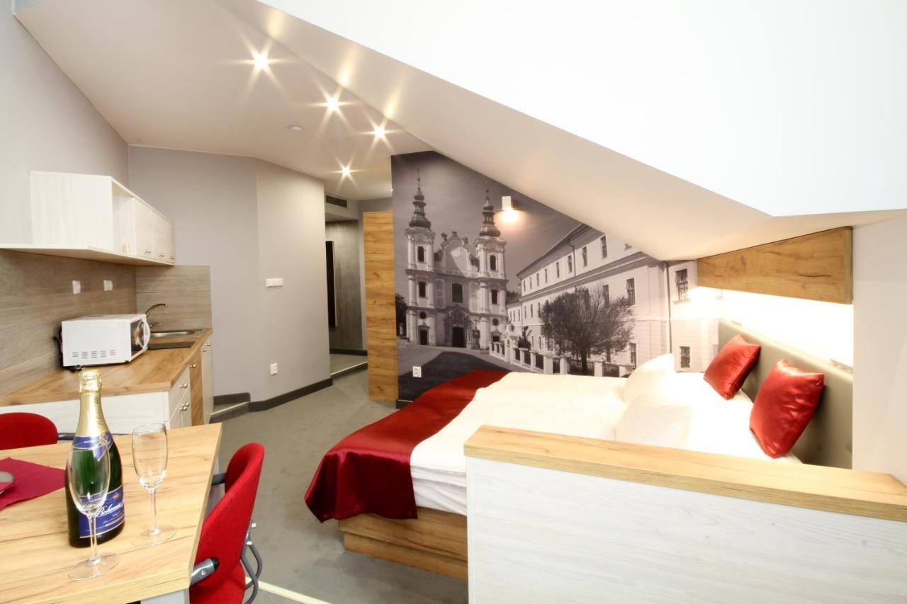 Hotel Strážnice Bagian luar foto