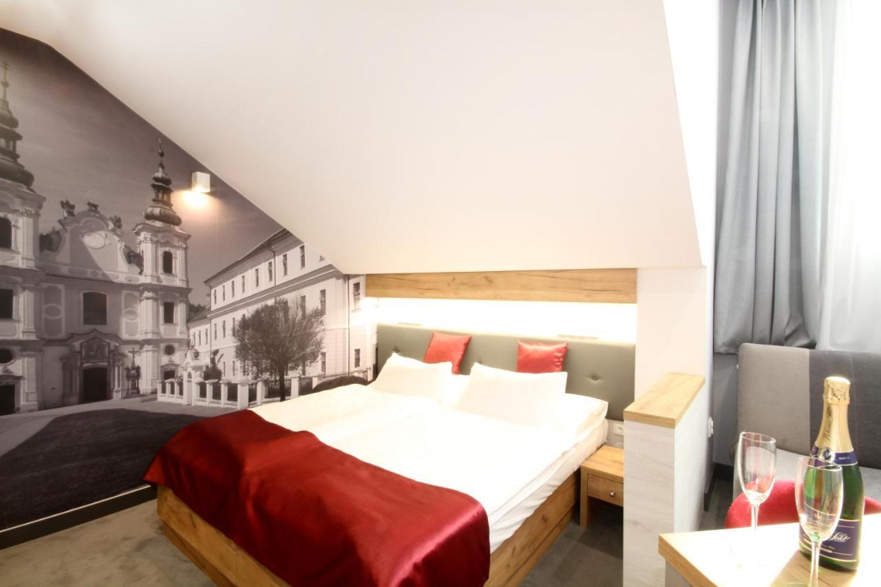 Hotel Strážnice Bagian luar foto