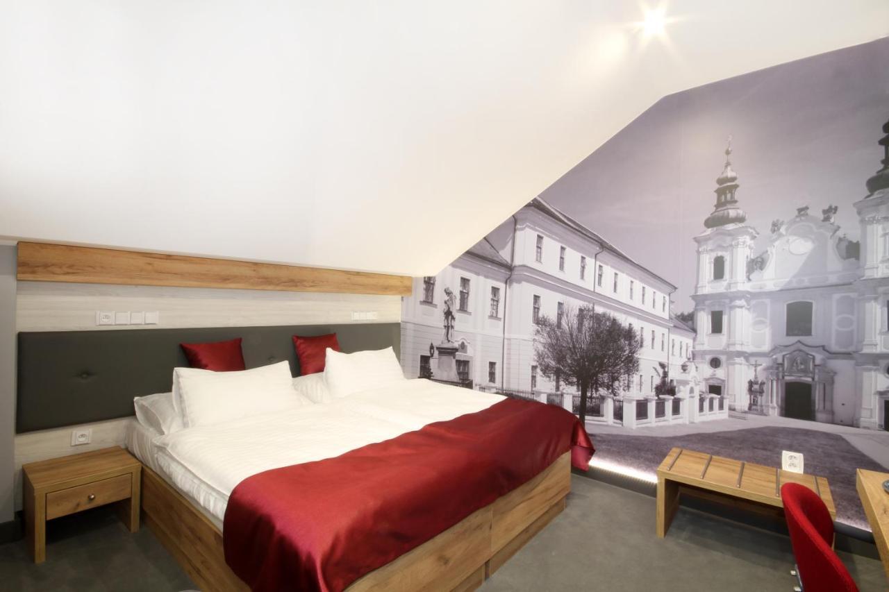 Hotel Strážnice Bagian luar foto