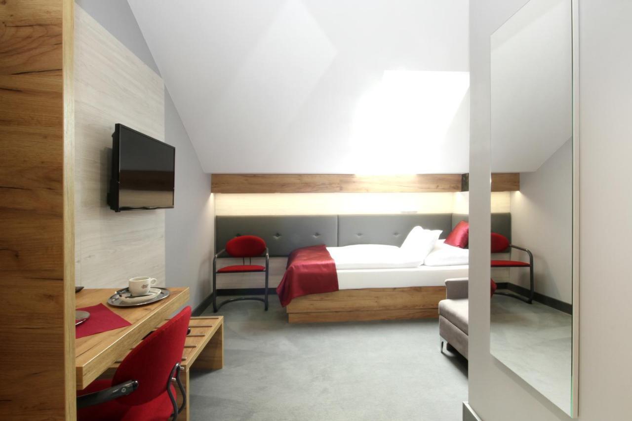 Hotel Strážnice Bagian luar foto
