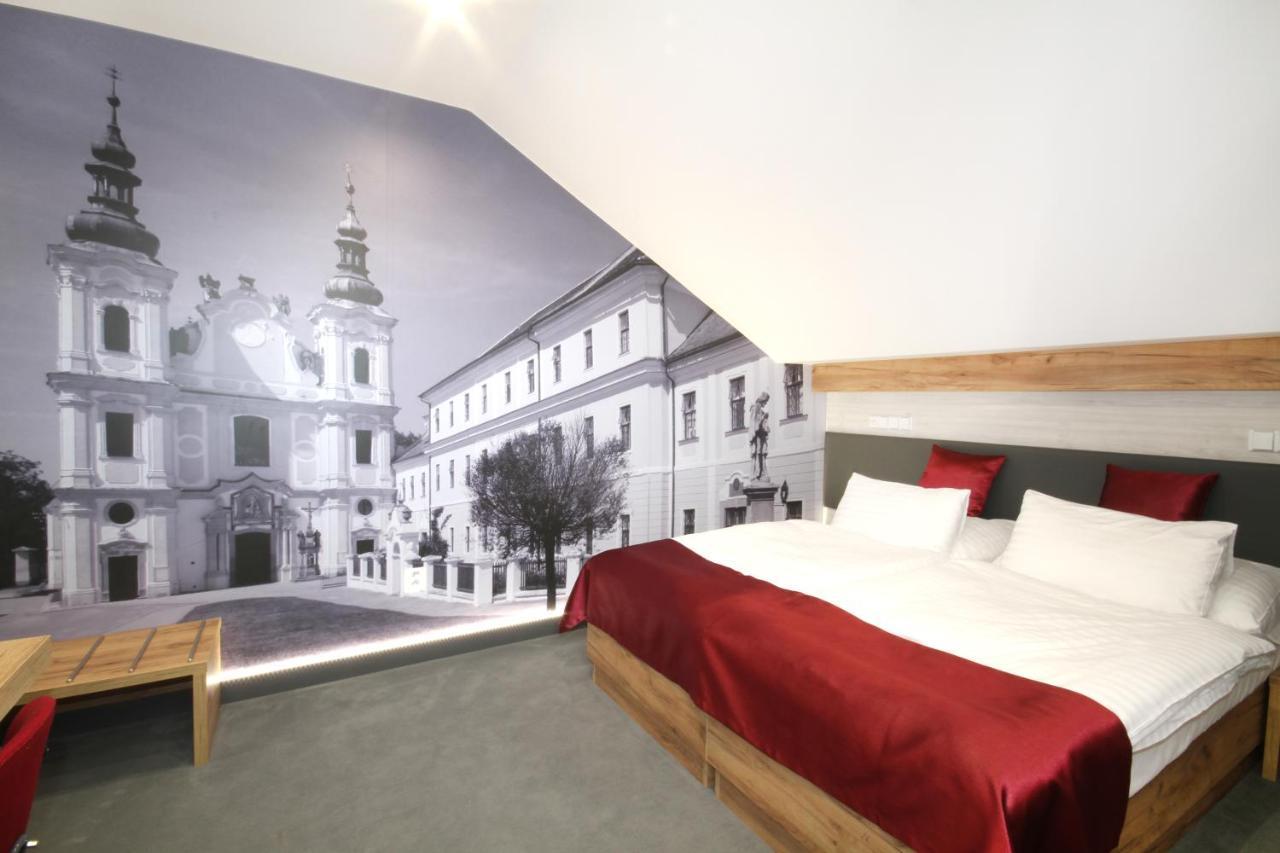 Hotel Strážnice Bagian luar foto